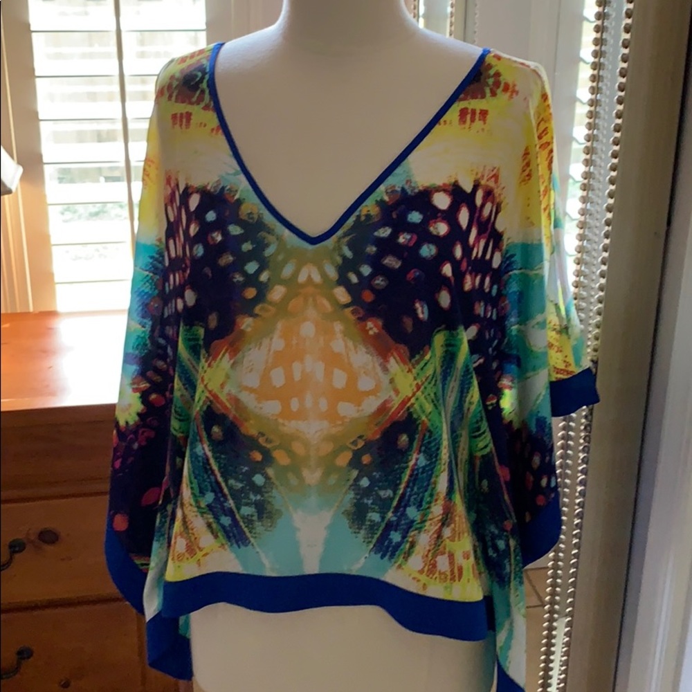 Tropical blouse by Xoxo with kimono sleeves